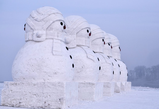 雾凇岛雪雕雪人