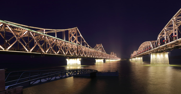 丹东鸭绿江断桥夜景