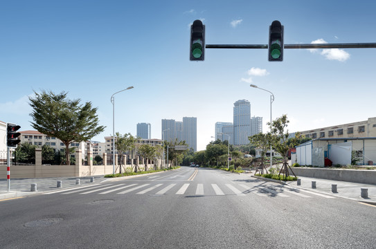 福建厦门商务区高楼和城市道路