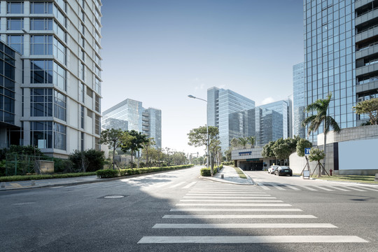 福建厦门商务区高楼和城市道路