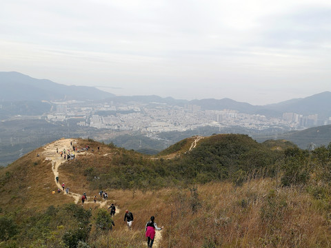 山顶登山队