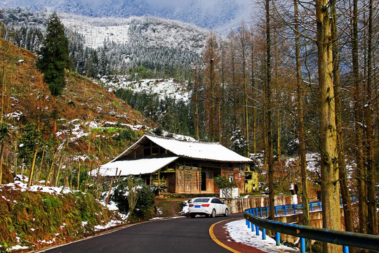 乡村民居雪景