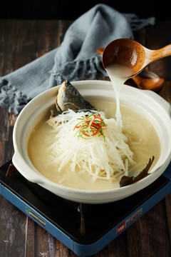 蘿卜絲鯽魚