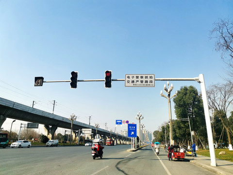 城市路口交通信号灯