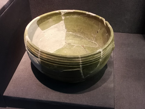 三国时期青釉陶盆