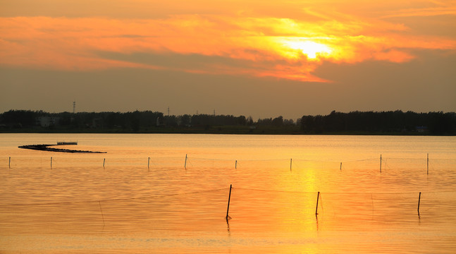 河边夕阳