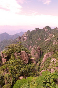 巍峨大山