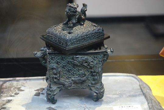 青铜器香炉