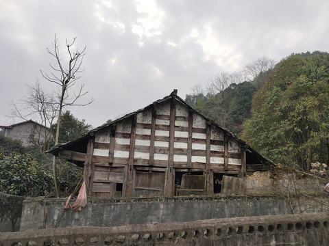 老式木屋与木扇屋