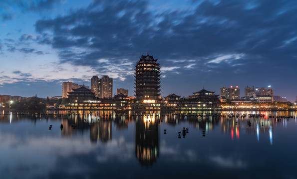 远景楼夜景