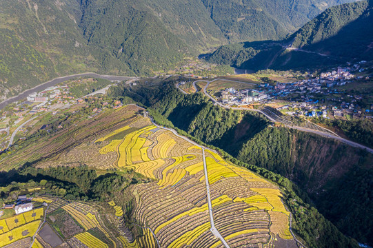 航拍丙中洛田园风光