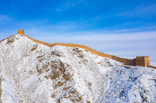 山岭长城雪景