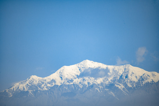 中国天山主峰托尔木峰