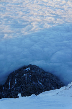 云海与山
