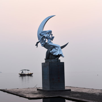 西昌邛海月亮女神日出