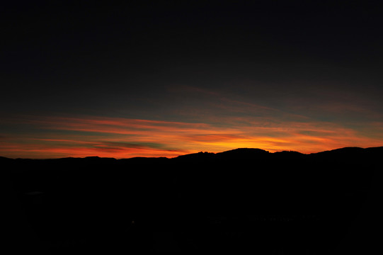 高山夕阳残影