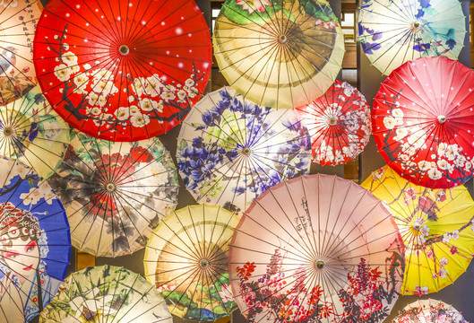 中国传统装饰品工艺纸伞