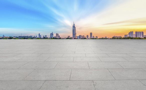 地砖观景台和城市建筑