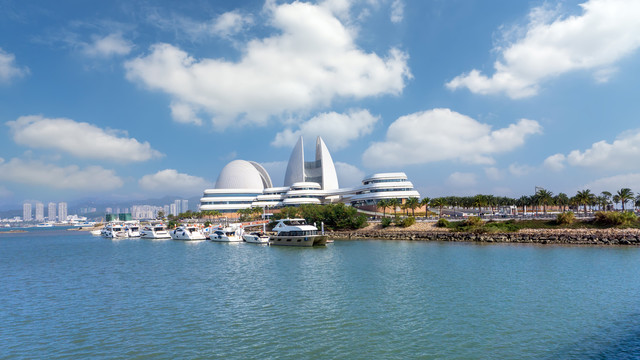 珠海海岸线日月贝大剧院