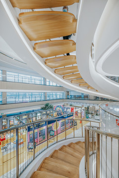 大型购物中心楼梯