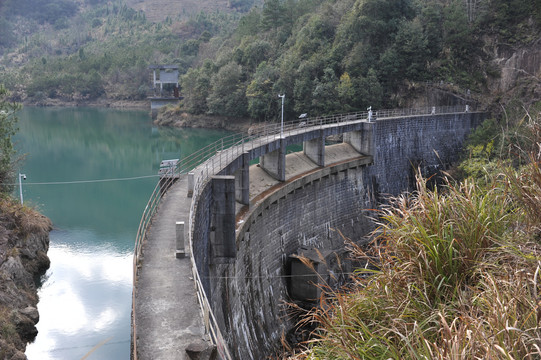 水坝