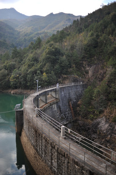 水坝