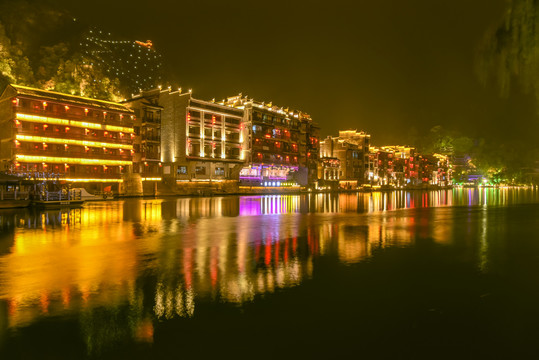 贵州镇远古镇㵲阳河夜景