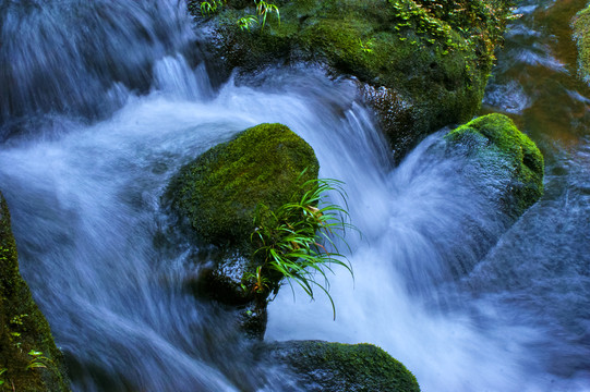 山涧溪流