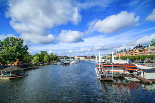 斯德哥尔摩城市运河夏季风景