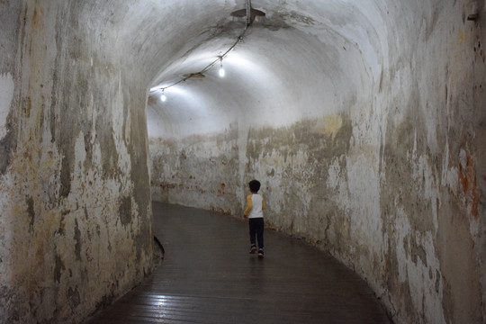 濒海台战争遗迹高清隧道摄影