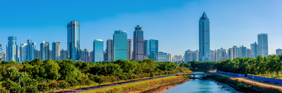 中国海南海口滨海大道建筑群全景