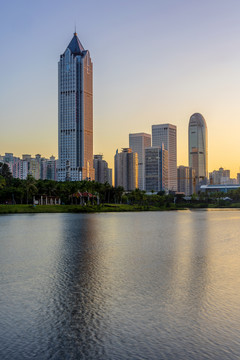 中国海南海口滨海大道建筑群日暮