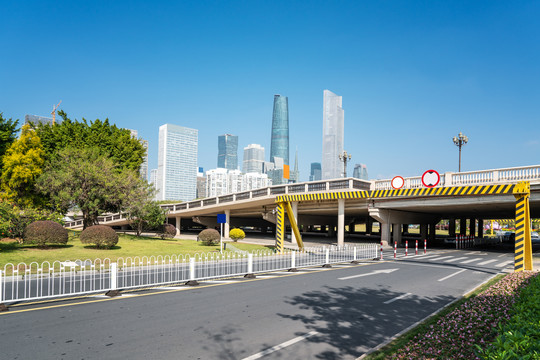 城市道路和金融区建筑