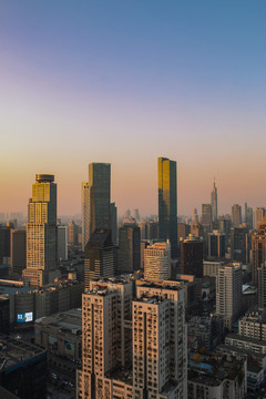 日落的南京新街口