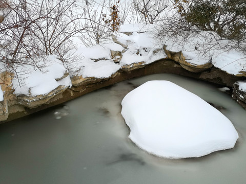 雪后池塘