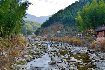 干涸的鄉村河流