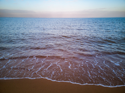 沙滩上的海浪