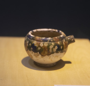唐代彩色小陶瓷壶