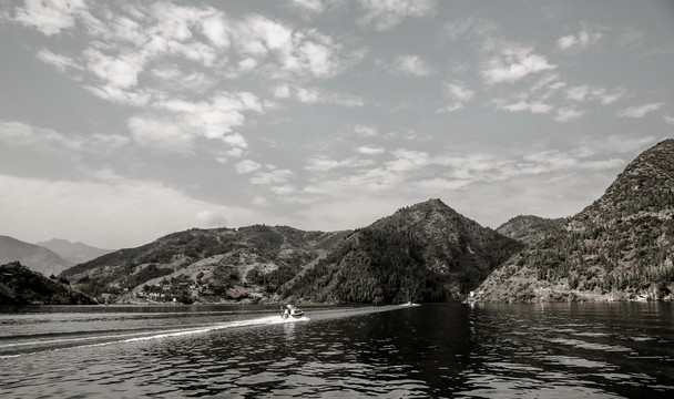 水墨山水风景画