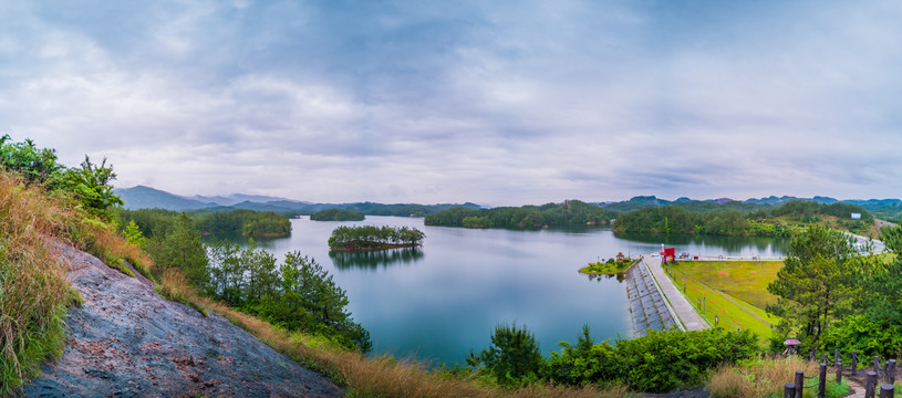 湖泊全景