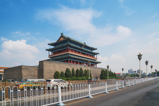 北京古建筑钟鼓楼和宽阔的柏油马