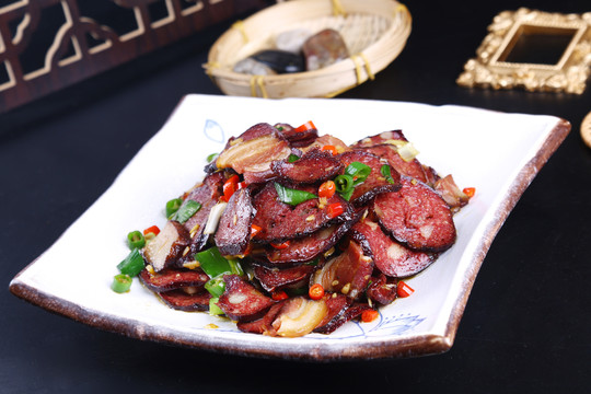 臘肉炒血腸