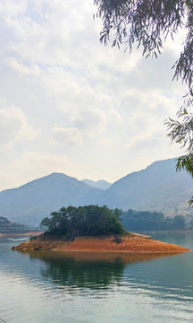 湖景小岛