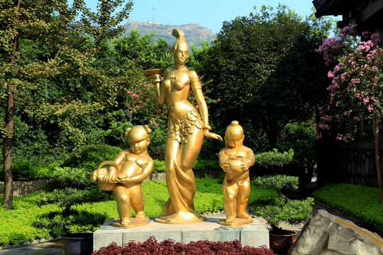 国酒文化城仙女雕塑景观