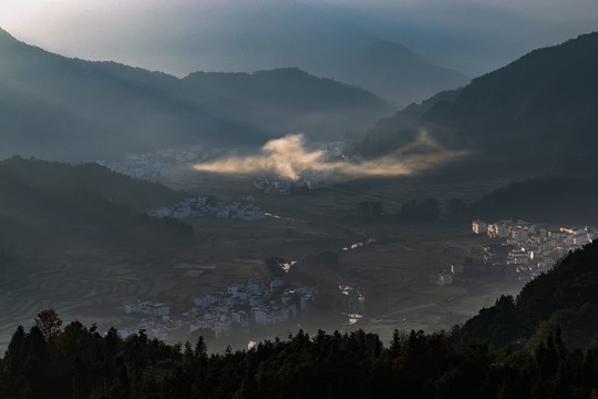 皖南山乡晨韵