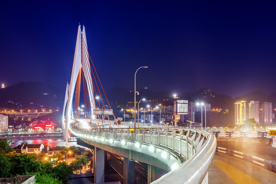 重庆城市东水门大桥夜景