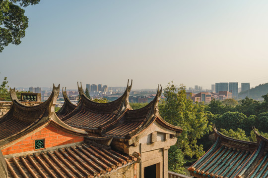 泉州草庵寺和城市天际线