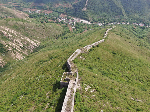 航拍河流口長城遺址