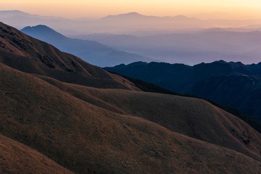 江西萍乡武功山日出时分的风景