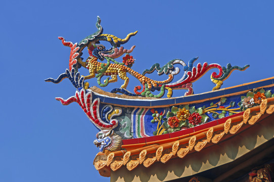 龙纹贴瓷中式建筑
